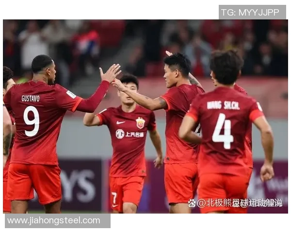 足球传奇告别绿茵场泪水与荣耀交织回忆涌上心头 足球传奇告别绿茵场泪水与荣耀交织回忆涌上心头