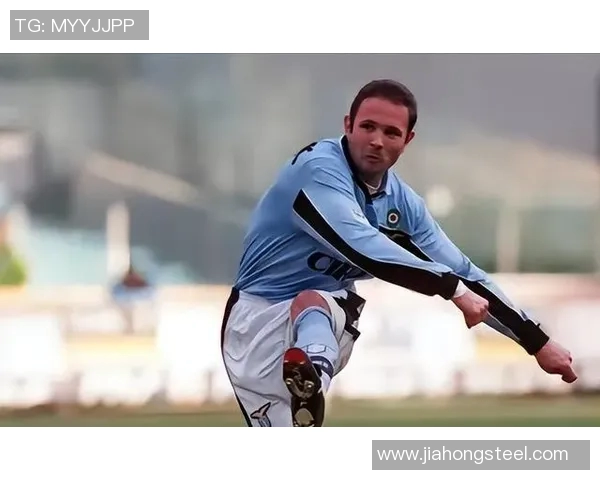 一米八中后卫足球球星崛起技压群雄助力球队勇闯顶级联赛 一米八中后卫足球球星崛起技压群雄助力球队勇闯顶级联赛