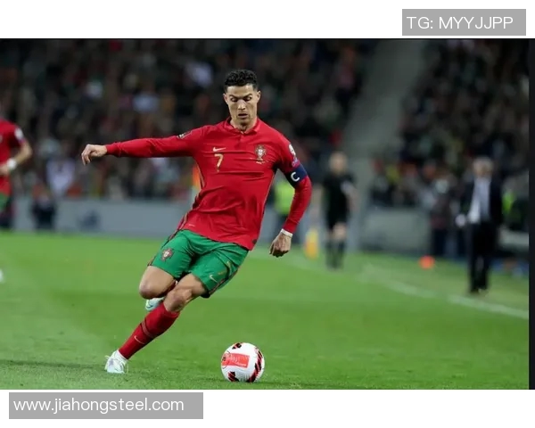 足坛巨星成长之路与辉煌瞬间全面解读