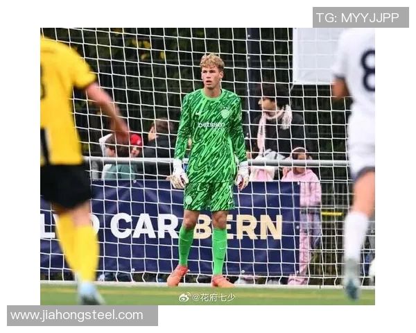 足球明星佩戴口罩出场引发关注 保护健康与场上表现的双重平衡